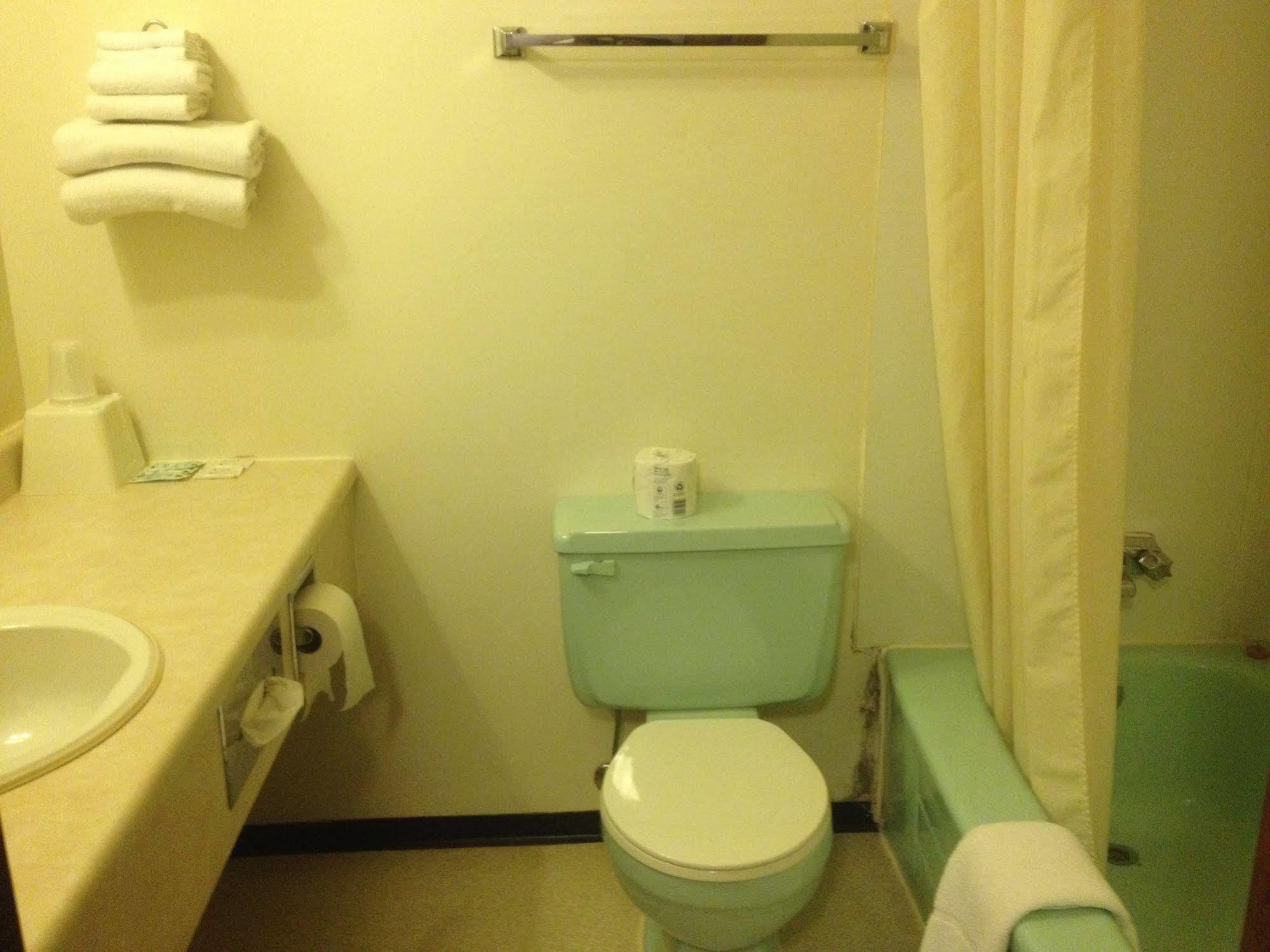 Classic Motor Inn Melville Экстерьер фото